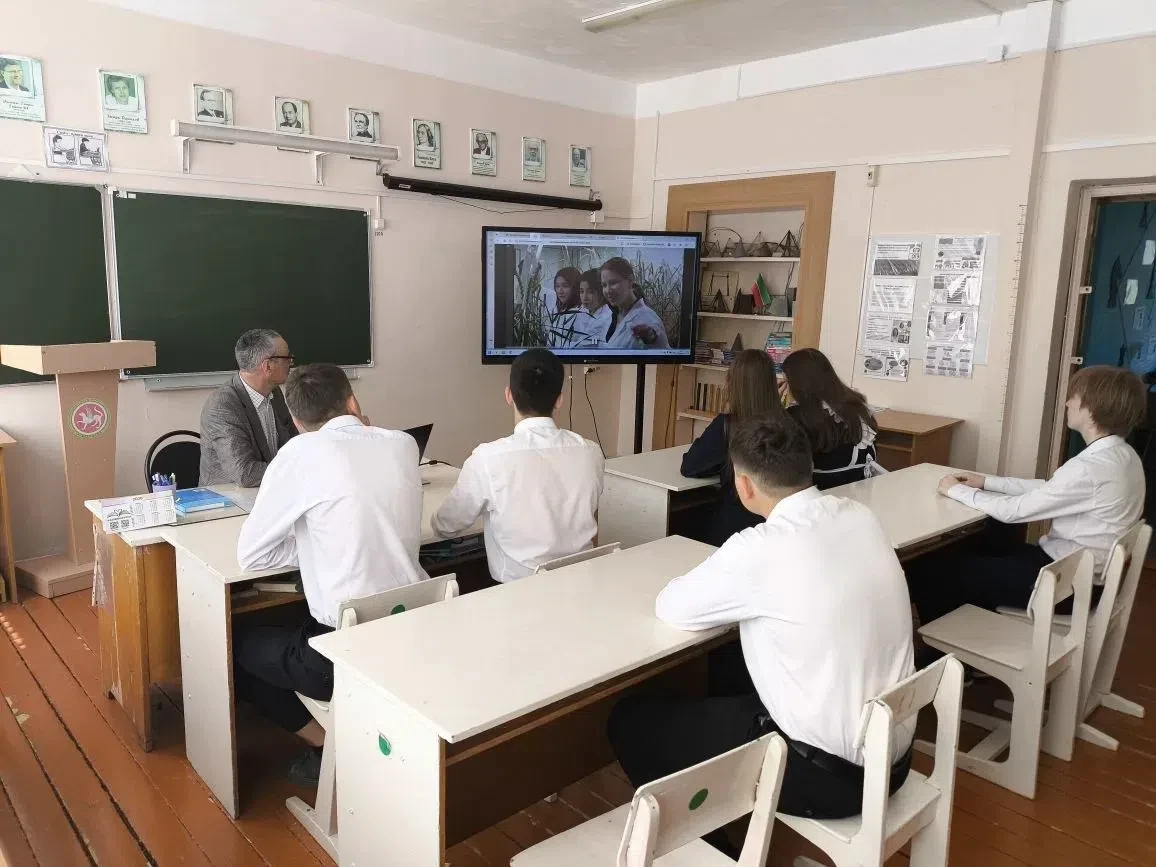 Сегодня в нашей школе прошёл очередной классный час из цикла «Разговоры о важном». Тема последнего у