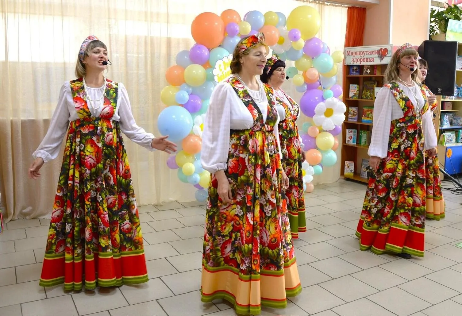 28 мая  в честь Общероссийского дня библиотек ансамбль "Сибирячка" с удовольствием подарил музыкальн