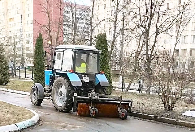 🌳🏣🧹В заботе о школе: субботники  Я верю в одно: если мы любим, мы заботимся. И эту заботу видно нево