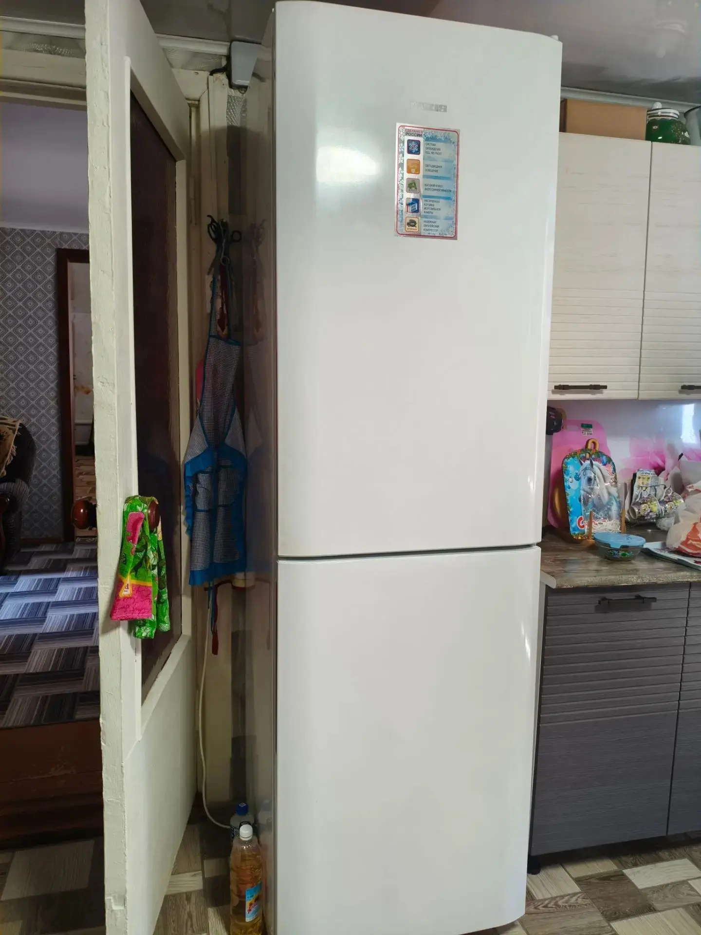 Продам холодильник в отличном состоянии, высота 2 метра. Находится в Карабутаке, самовы...