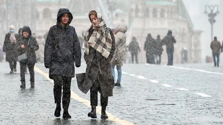 Снегопад, аномальный холод и гололедица накроют Москву уже на следующей неделе — синопт...