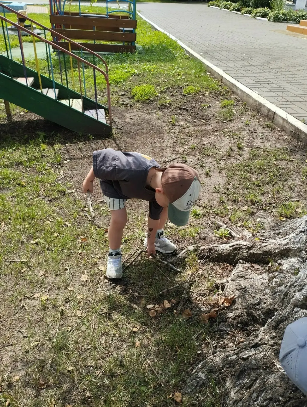 Невозможно переоценить пользу трудового воспитания дошколят. Дети, приученные помогать взрослым и ра