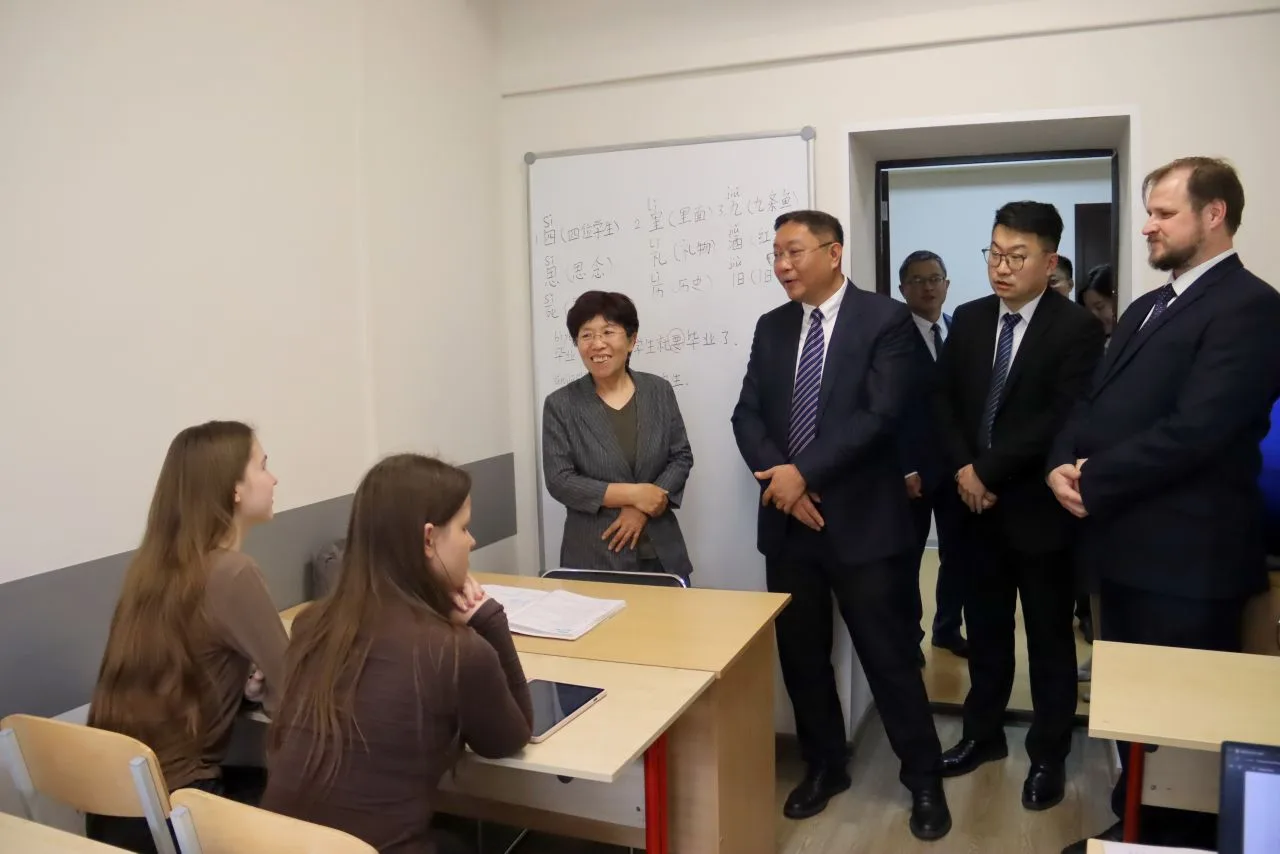 Коломна – Пекин: курс на дружбу и образование 🇷🇺🇨🇳  Сегодня ректор ГСГУ Жанна Константиновна Леонова