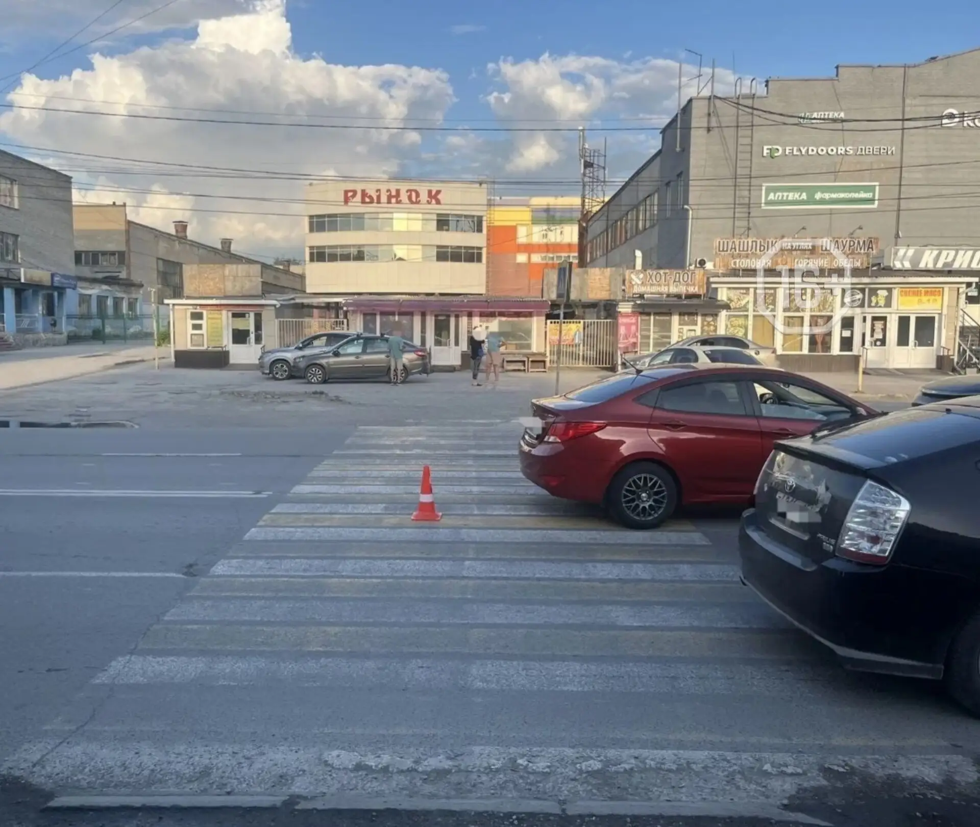 Женщина и маленький ребенок оказались под колесами автомобиля на пешеходном переходе

13.06.2026 в 2