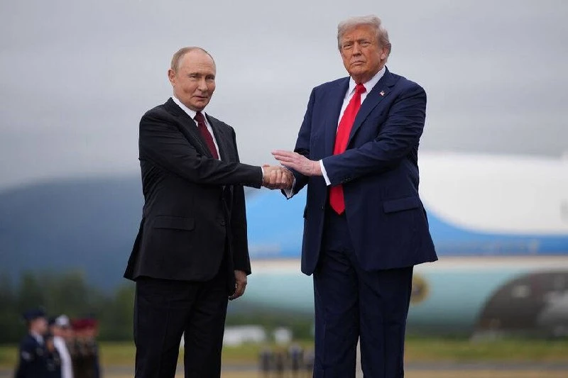 ⚡⚡Путин и Трамп провели телефонный разговор:

— Путин поздравил американского президента с 80-летием