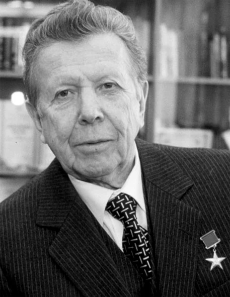 10 июня родился главный кремлевский эскулап в 1967-1987 годах, создатель и бессменный р...