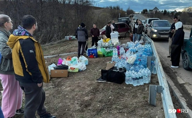 "Очень много пьют воды": пермяки по зову сердца приехали поддержать пожарных, второй де...