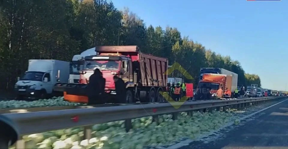 🚨 ВНИМАНИЕ, АВТОМОБИЛИСТЫ! НА ТРАССЕ КАЗАНЬ-ЧЕЛНЫ ОГРОМНАЯ ПРОБКА!