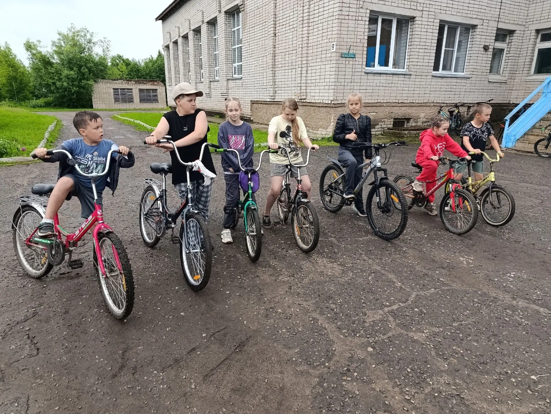 🚦🚲🛴 Безопасность — это не скучно, а очень даже драйвово! 💥 Сегодня в лагере «Мир» Денисовской шк