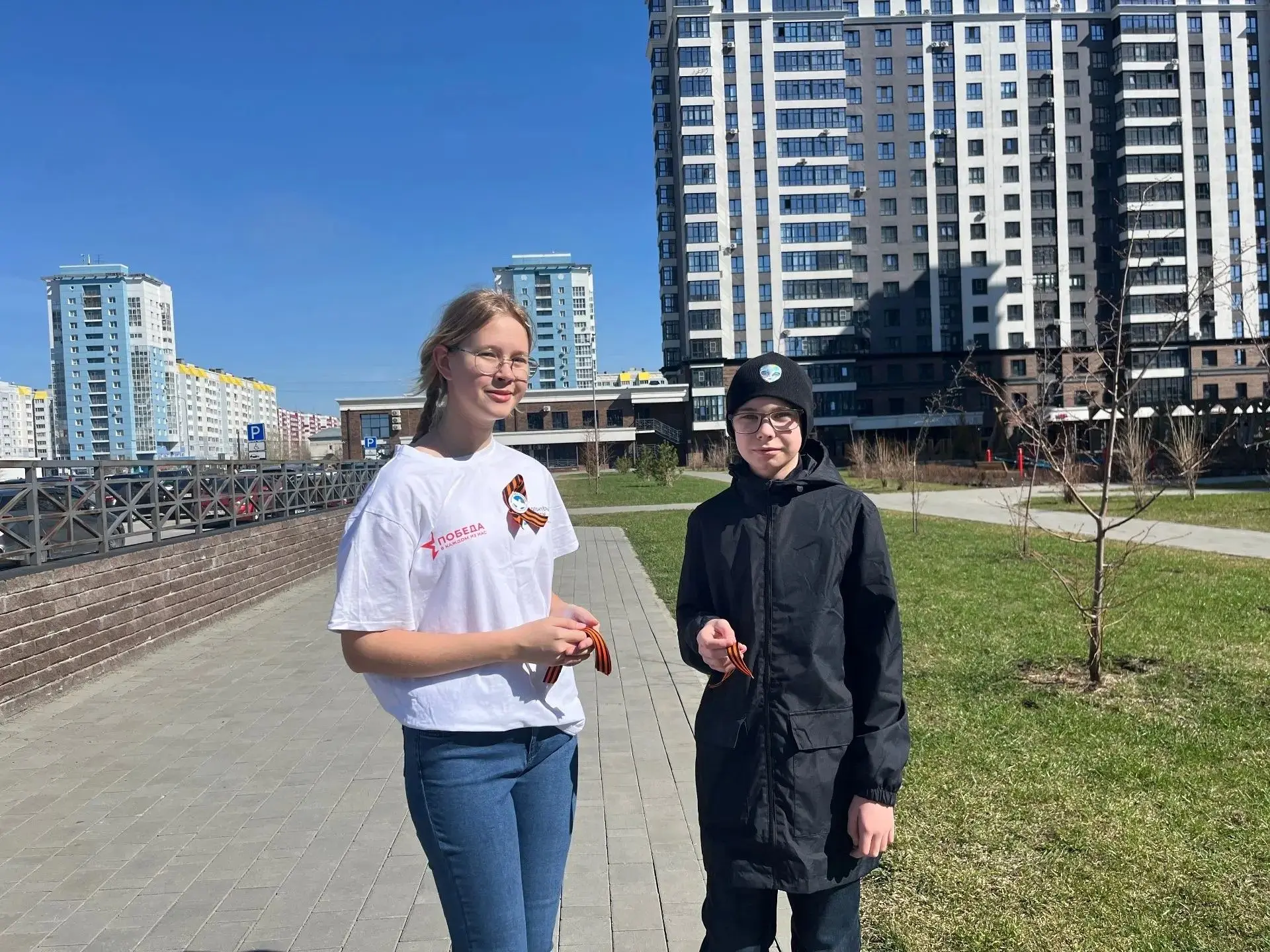 #помним   🎗️ В одном строю с Победой   В нашей школе проходит акция «Георгиевская лента».   Для нас 
