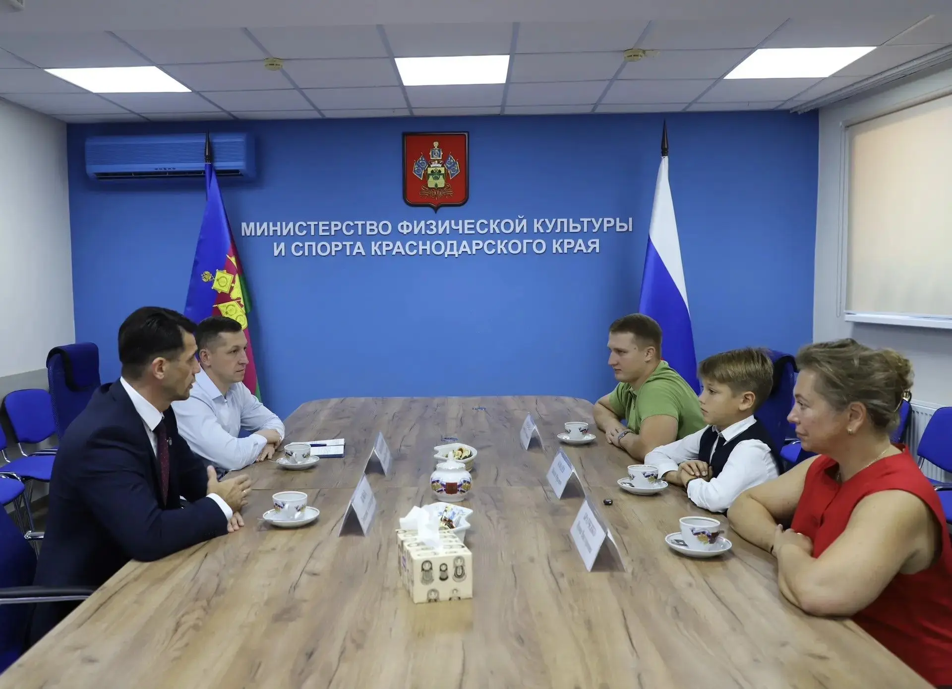 ️⚡️🏅 Министерство спорта вновь стало местом теплой встречи главы ведомства и спортсмен...