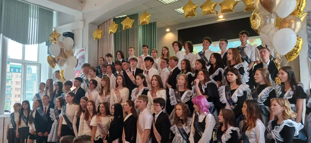 🎓 Сегодня в 96-й гимназии прошёл один из самых трогательных праздников — Последний зво...