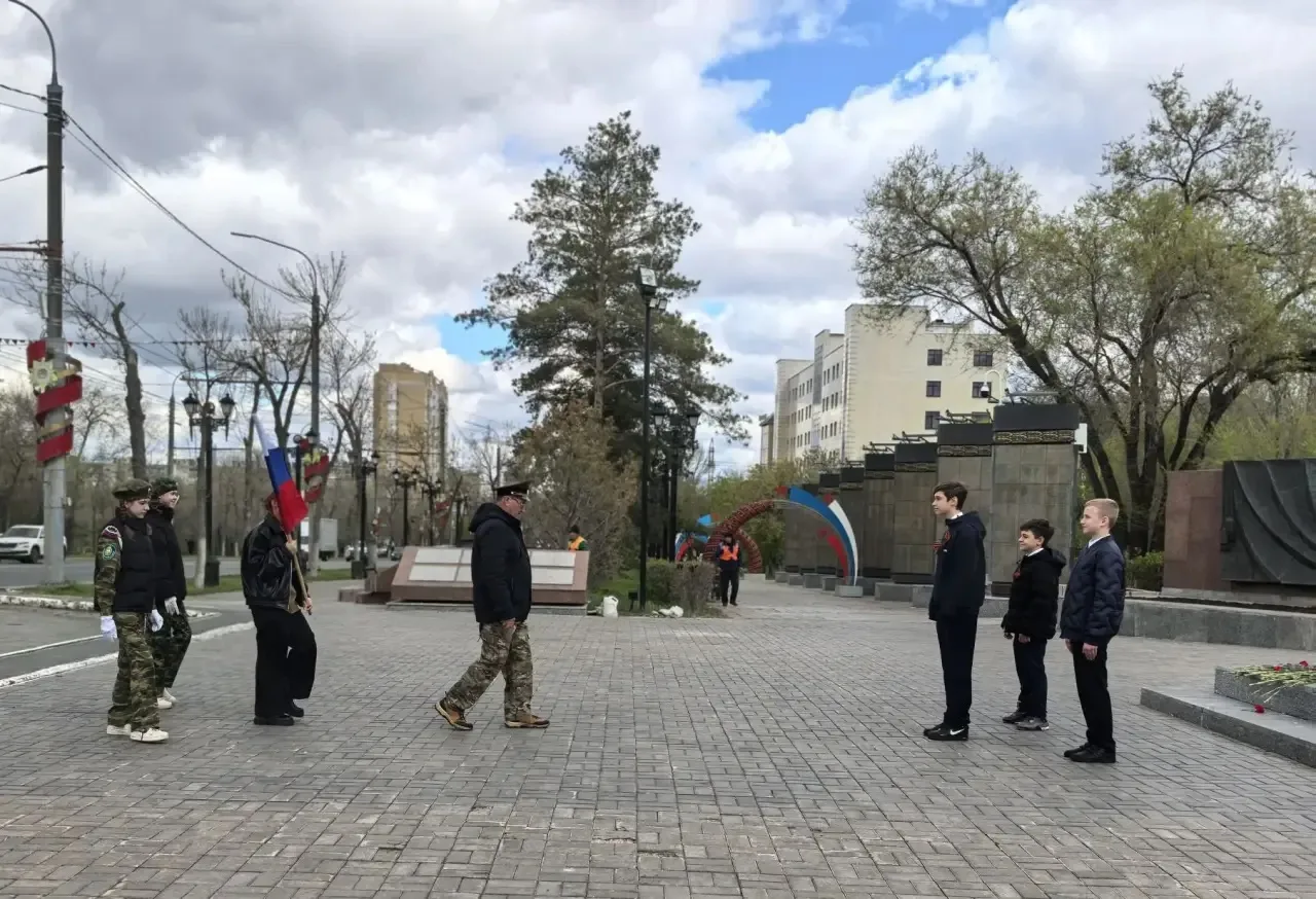 «Пост №1»   Сегодня наши ученики с честью заступили на «Пост №1» — почётную вахту памяти у мемориаль