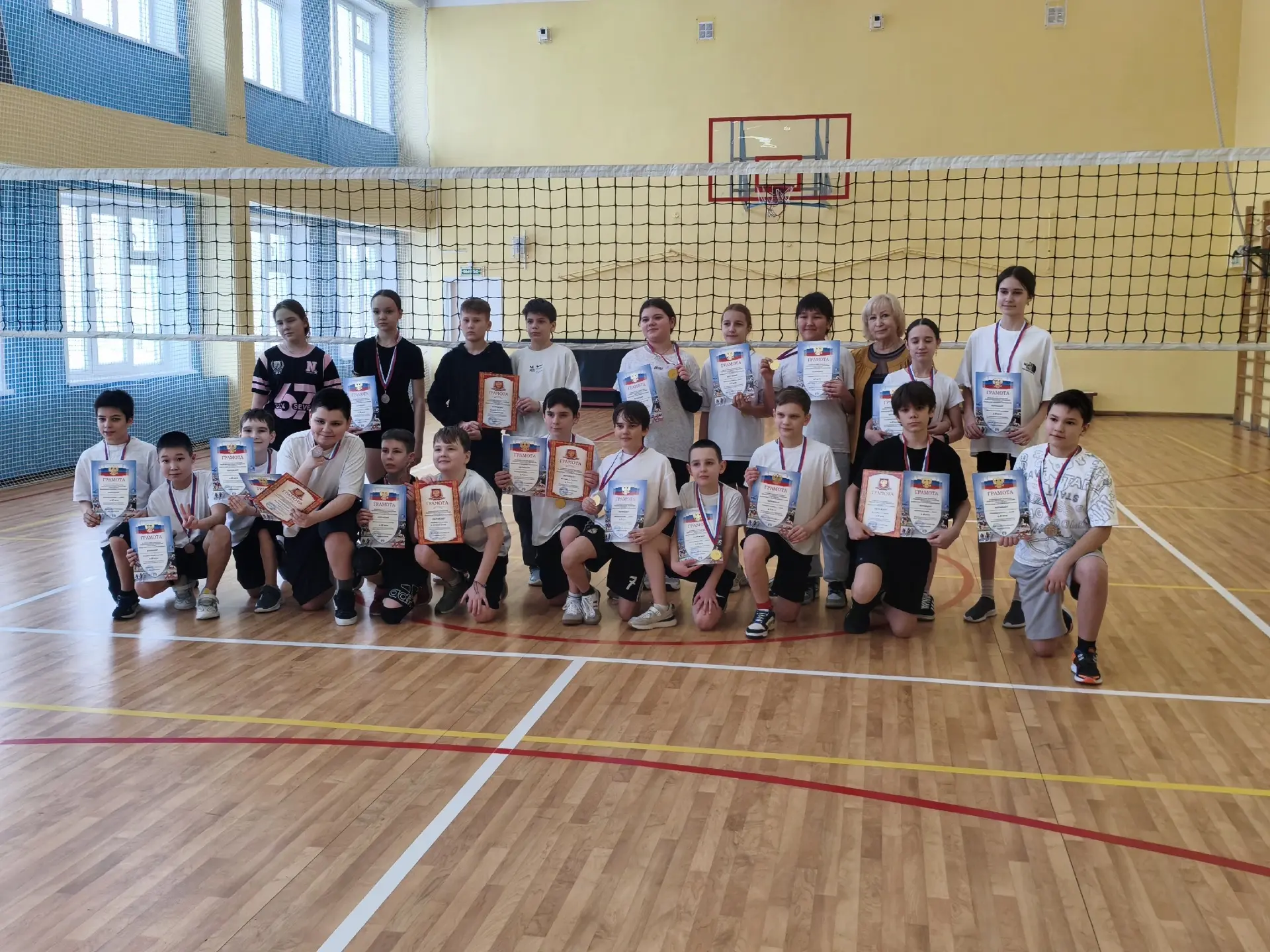 СПОРТ, АЗАРТ И ПОБЕДА: В НАШЕЙ ШКОЛЕ ПРОШЛИ СОРЕВНОВАНИЯ ПО ПИОНЕРБОЛУ!