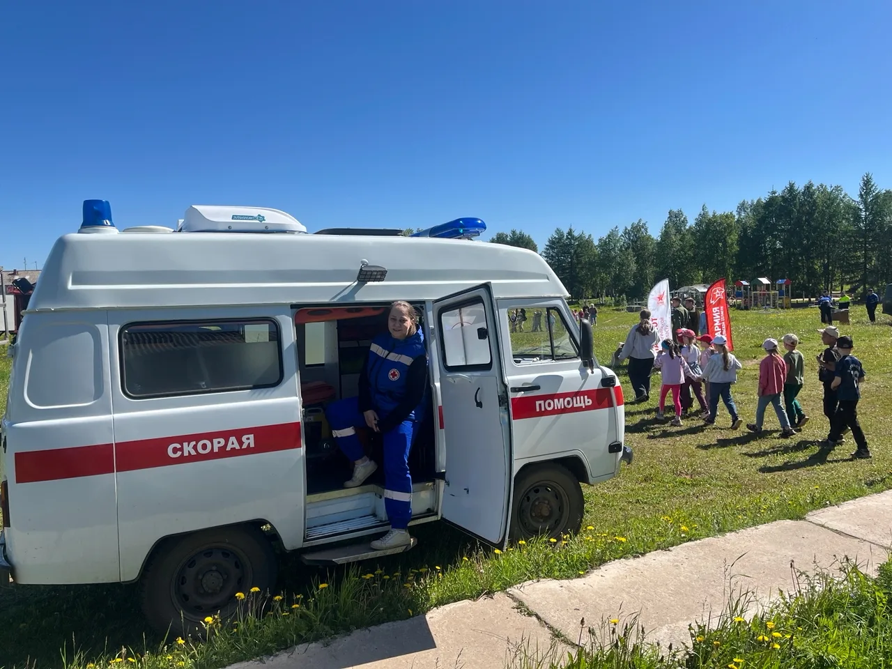 🎯 Фестиваль профессий в селе Лешуконское: день, когда мечты о будущем становятся ближе!

Сегодня пл