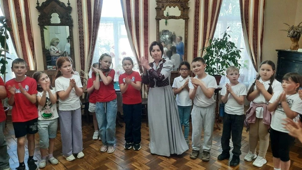 ✨Лагерь «Дарование»✨
День 7 — город моими глазами 🇷🇺

Традициям не изменяем и заряжаемся позитивом