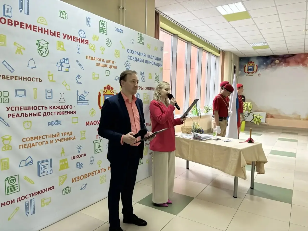 📢 В нашей школе прошли торжественные линейки, посвященные завершению учебного года!  Вот и пролетел 