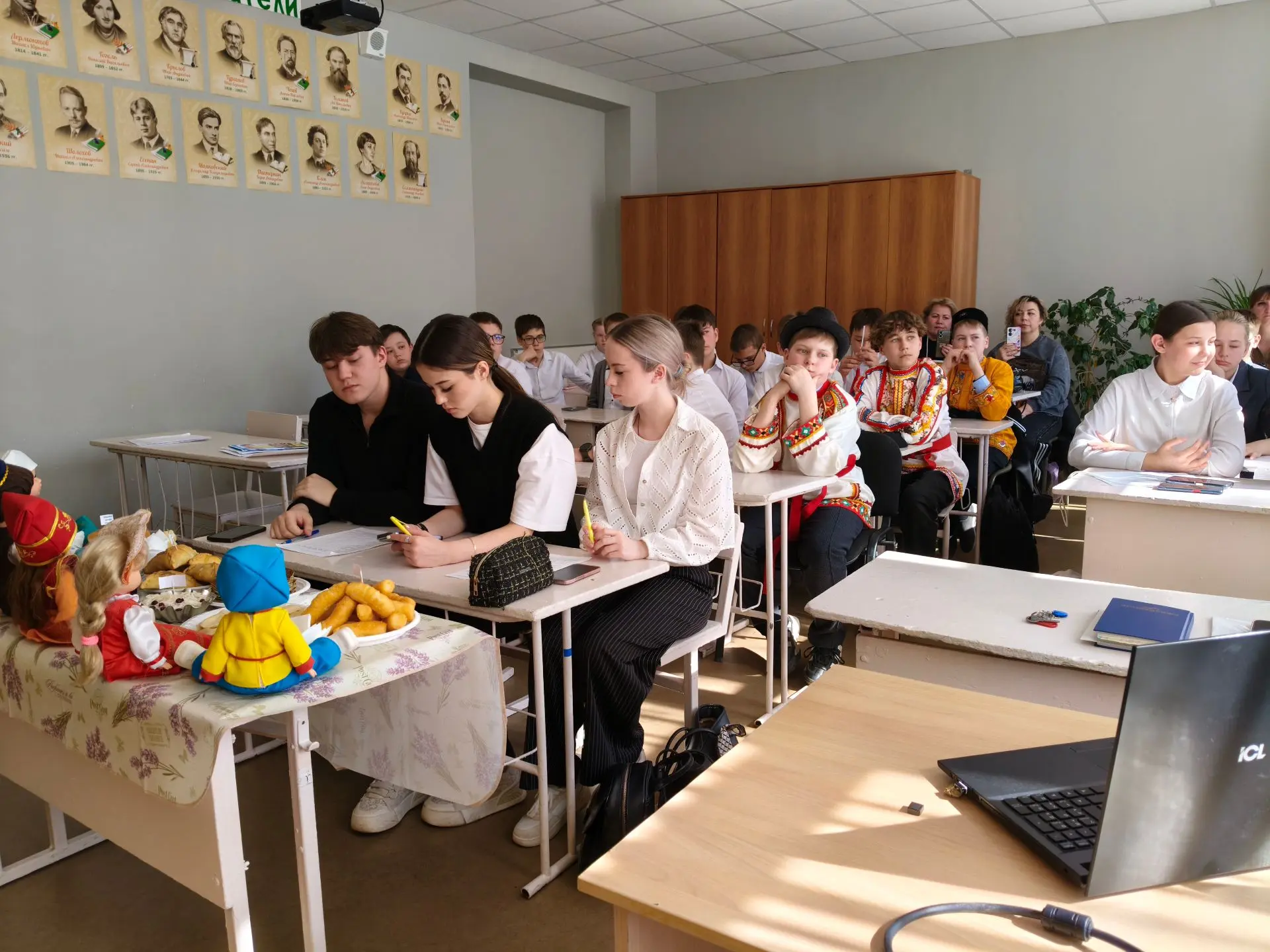🌍 Единство в многообразии: как 6 «В» изучал традиции Поволжья Сегодня в нашем 6 «В» классе прошла за