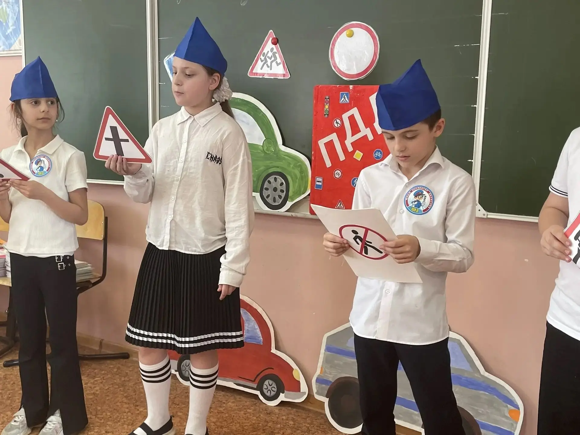 Завершился учебный год: ЮИД «Светофор» провёл конкурс знатоков ПДД. В конце учебного года отряд юных