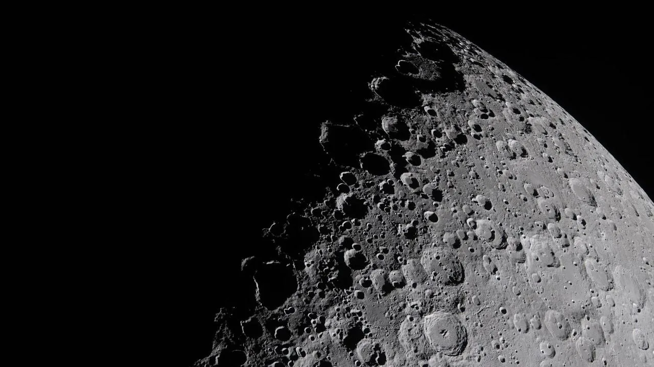 🚀 5 августа отработавшая верхняя ступень Falcon 9 врежется в Луну. Это редкий искусственный удар, к