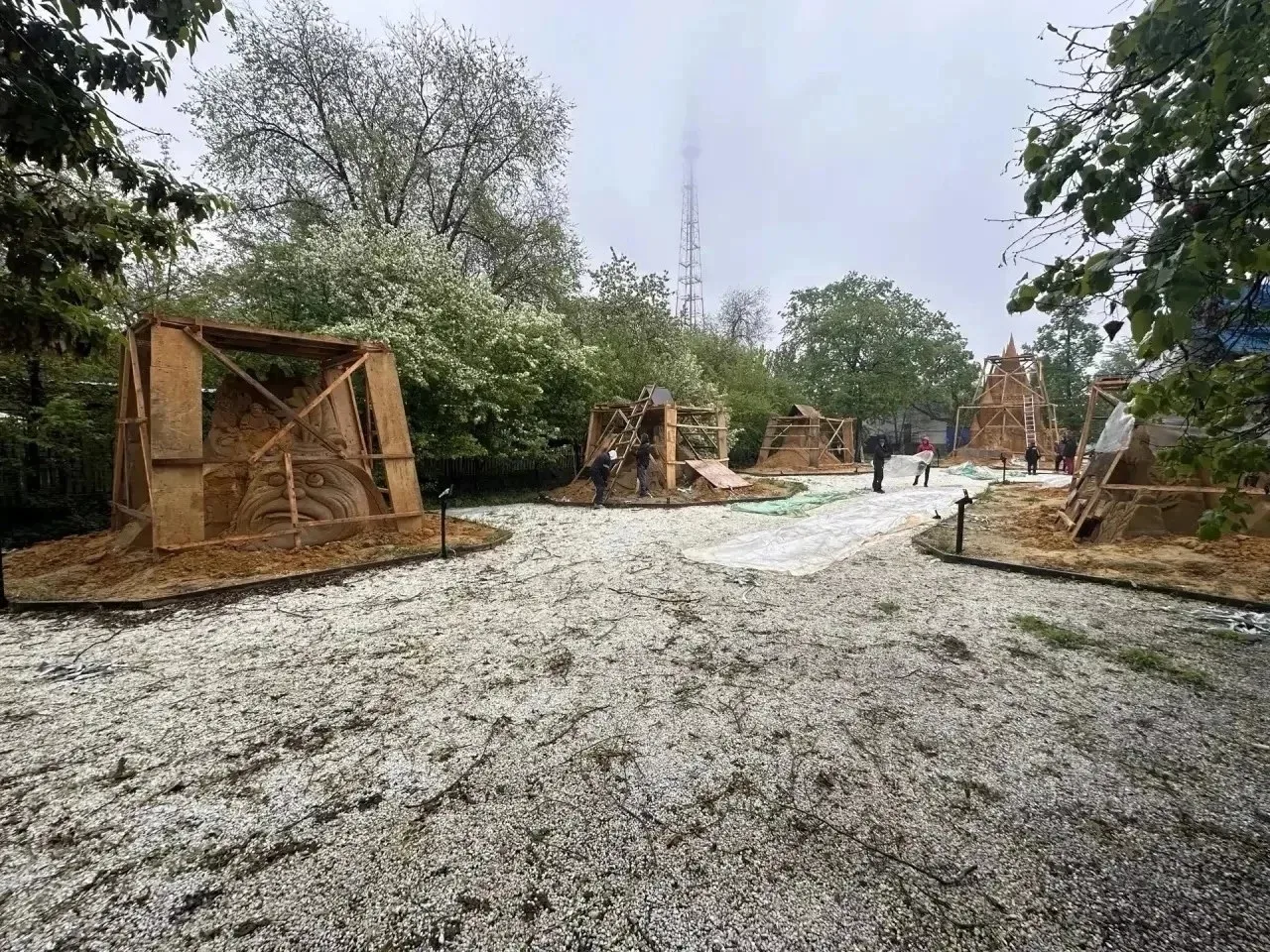 Песочные статуи в парке Челябинска готовятся к началу нового сезона.  В городском парке имени А. С. 