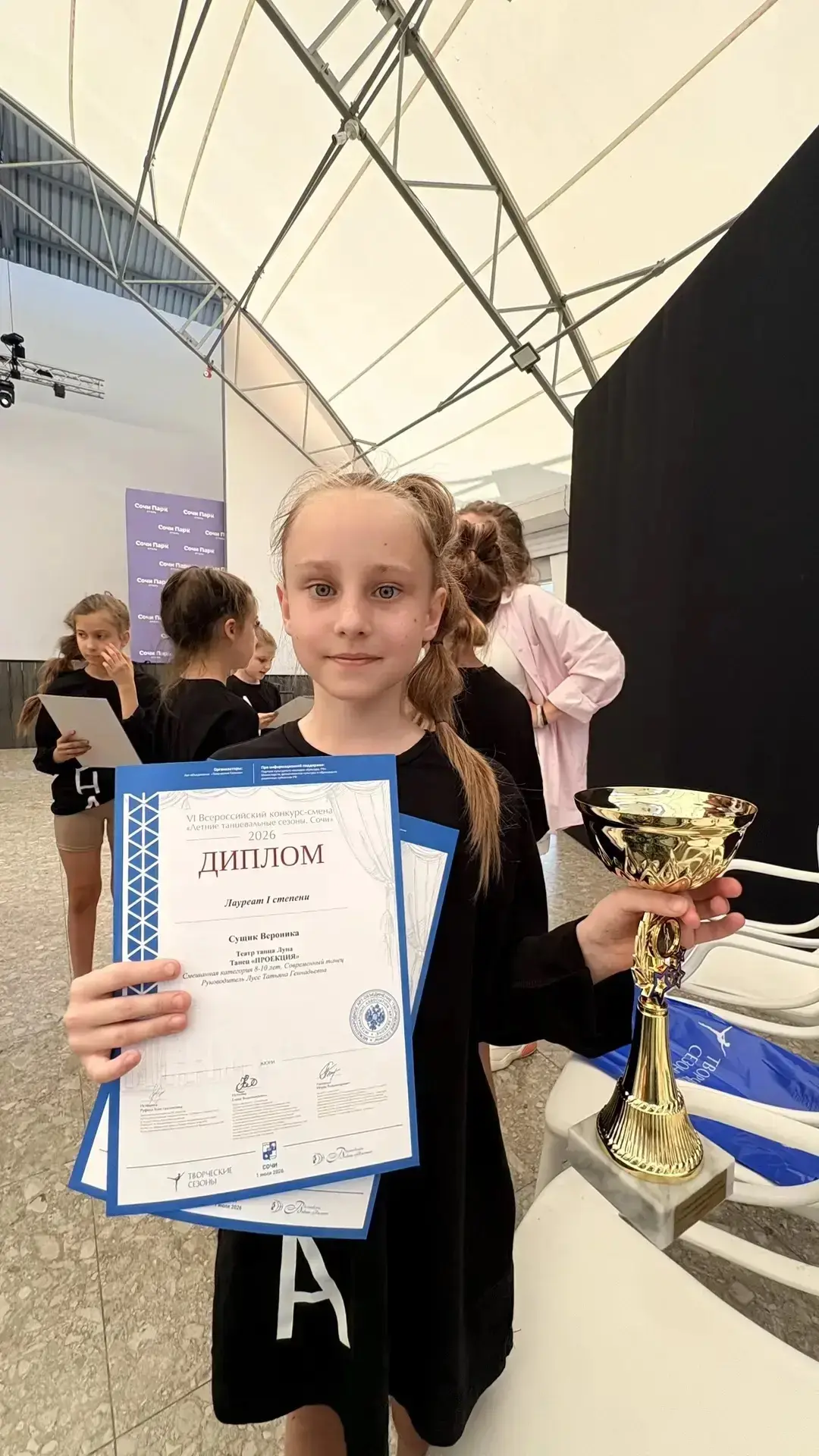 1 июля 2026 ученица 2 «А» класса Сущик Вероника в составе театра танца «Луна» на VI ВСЕ...
