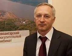 Владимир Гуриев передал футбольное снаряжение школе «Юность» в честь 50-летия.