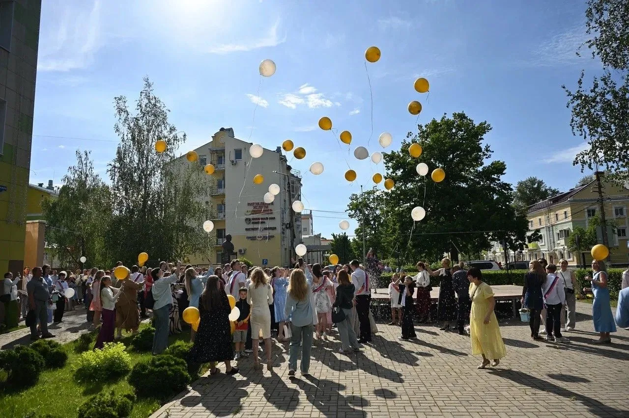 🔔 Музыка, цветы и шары: в Ступинской детской школе искусств прошел выпускной  В большом зале Ступинс