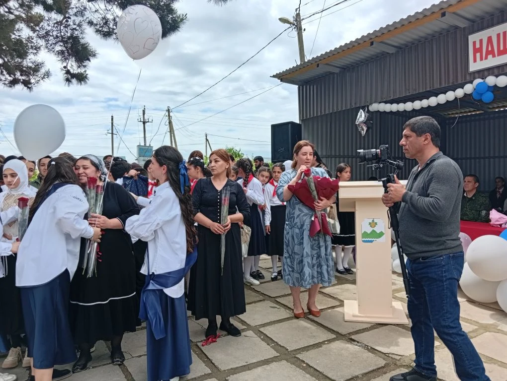 От родительского комитета .

«Дорогие учителя, администрация школы и, конечно, наши любимые дети! От