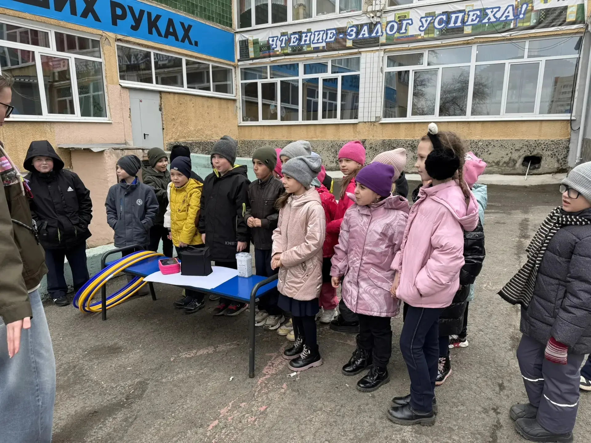 🚀 В рамках Недели космоса в нашу школу приехали гости из СПО «Космос». Для обучающихся первых классо