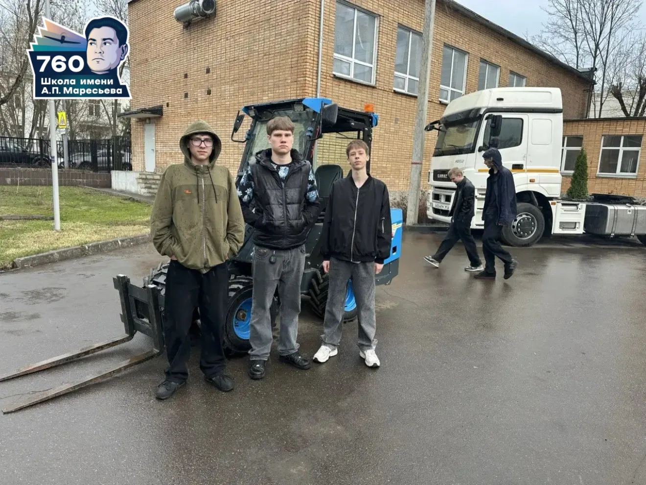Погружение в профессии будущего! 💼  2 апреля наши обучающиеся 9-х классов отправились в Колледж совр