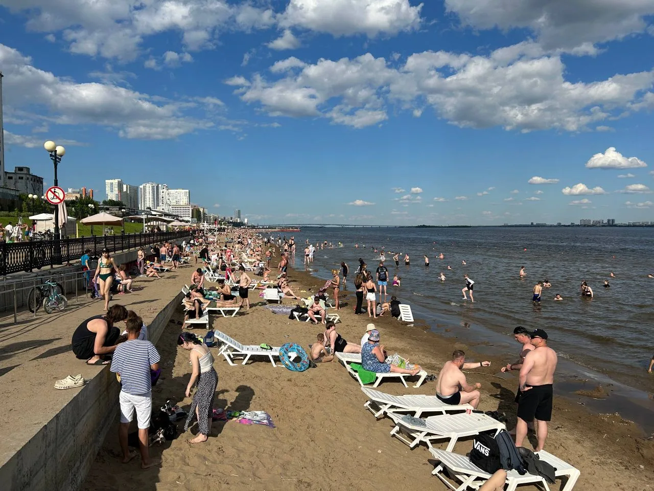 На пляже на новой набережной открыли купальный сезон⛱️

#саратов #саратовскаяобласть