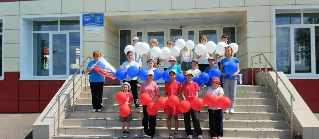 🇷🇺 С Днём России! Празднуем вместе в лагере! 🌟✨

День России — праздник, любимый и объединяющий в