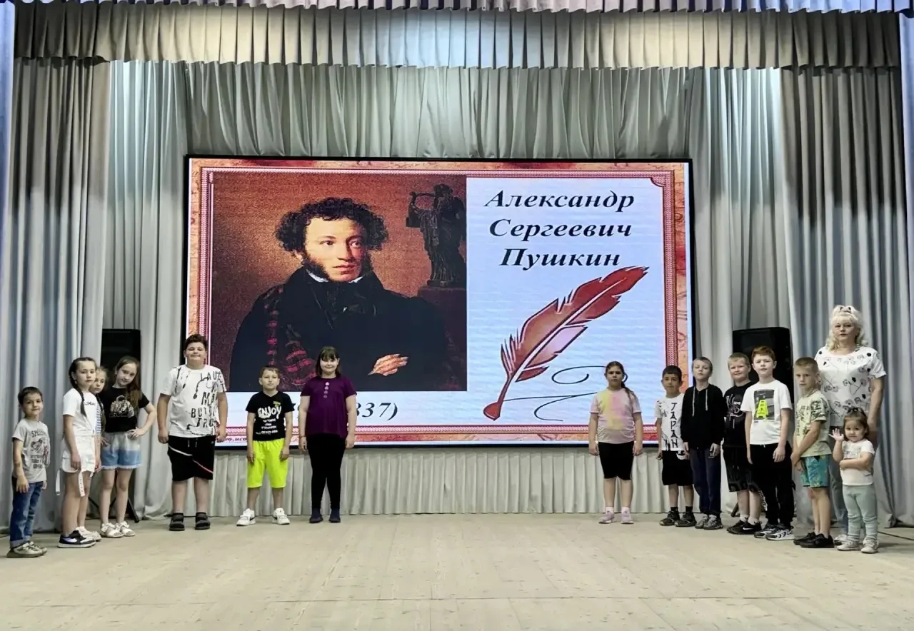 📚✨ Сегодня в ЦДК ст. Советской состоялся тематический час «Там на неведомых дорожках…»...