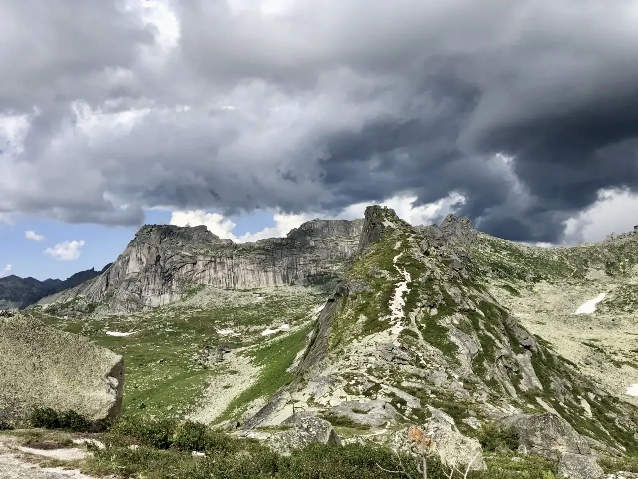 20 июня, суббота

Выезд в природный парк Ергаки 🏔️   Висячий камень 🪨 

Стоимость 2700₽ 

В стоимо