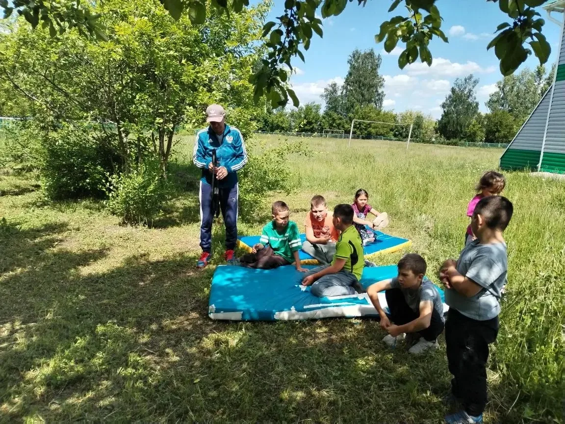 "Боркеткэй" лагеренда 4 нче кон. Программа буенча чаралар "Балалар мэйданчыгында", спор...