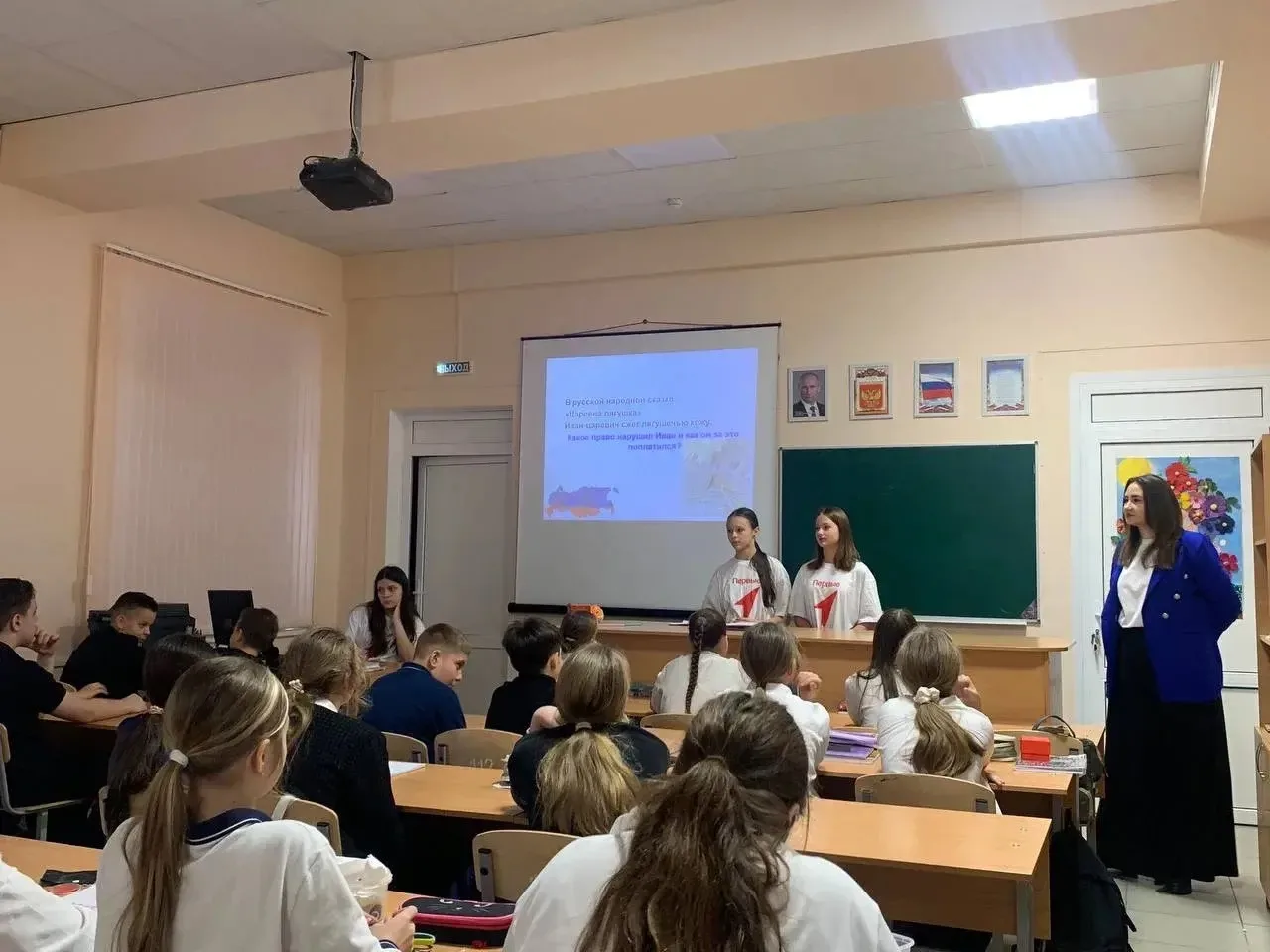 🇷🇺 12 декабря в России ежегодно отмечается День Конституции Российской Федерации - важная памятная д