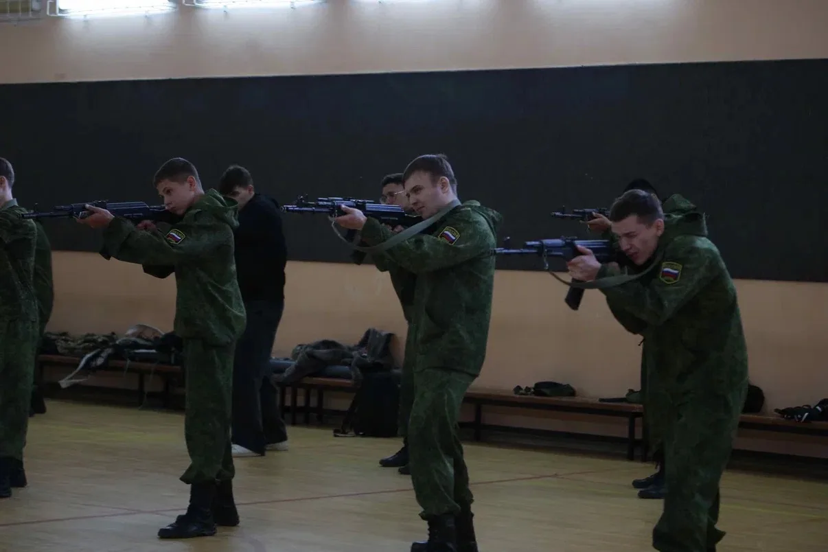 Будущие защитники Родины осваивают азы военного дела  В Институте непрерывного образования Волгоград