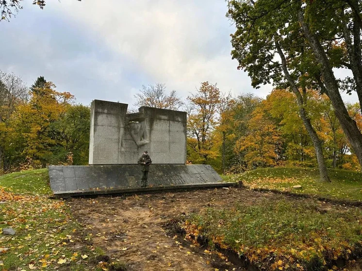 Мемориал жертвам нацизма планируют пустить на щебень в Эстонии.