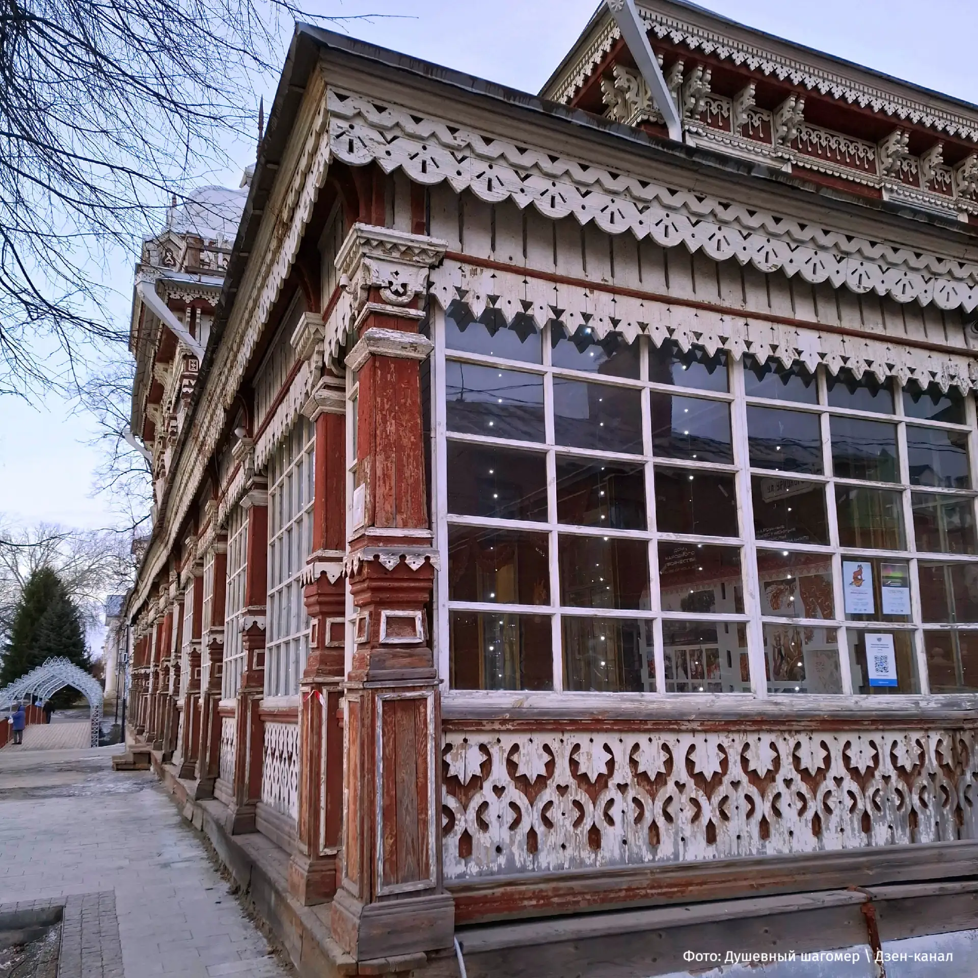 «Кружевной» летний клуб Благородного собрания 🏡  Когда видишь такие фасады, приходишь по-настоящему 