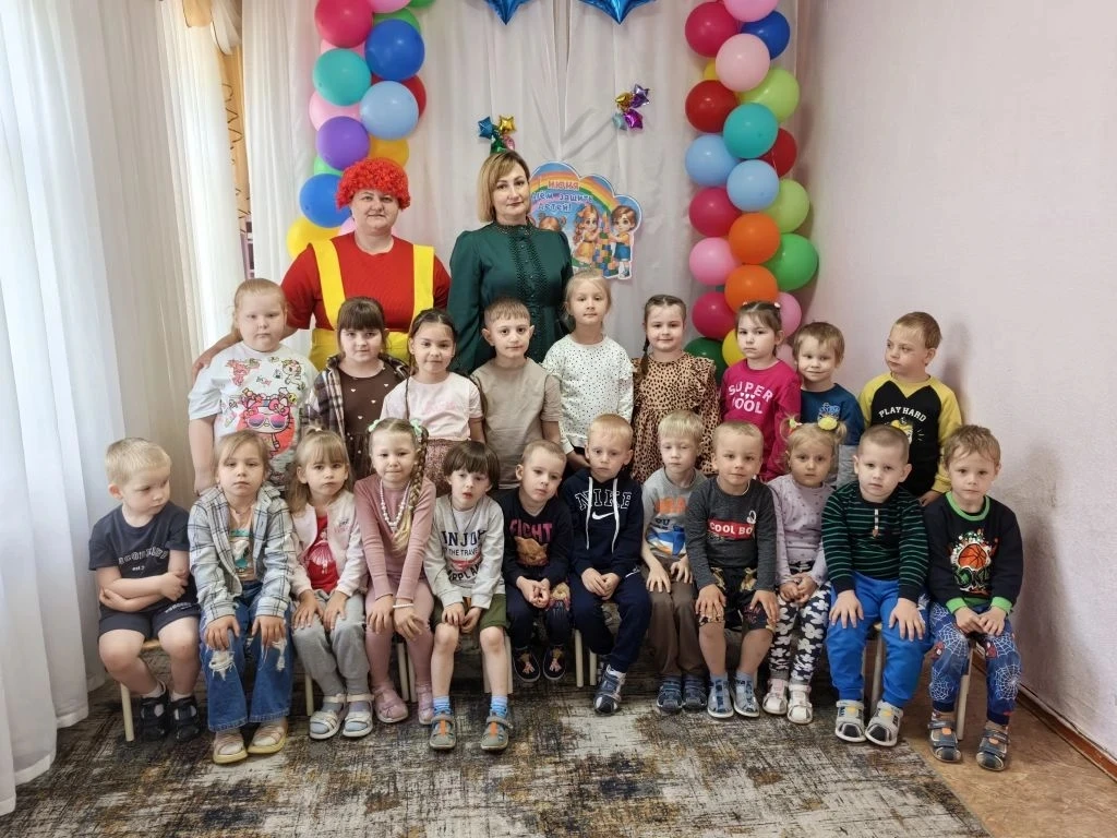 В детскому саду прошёл праздник,   посвященный Дню защиты детей и началу лета, который ...