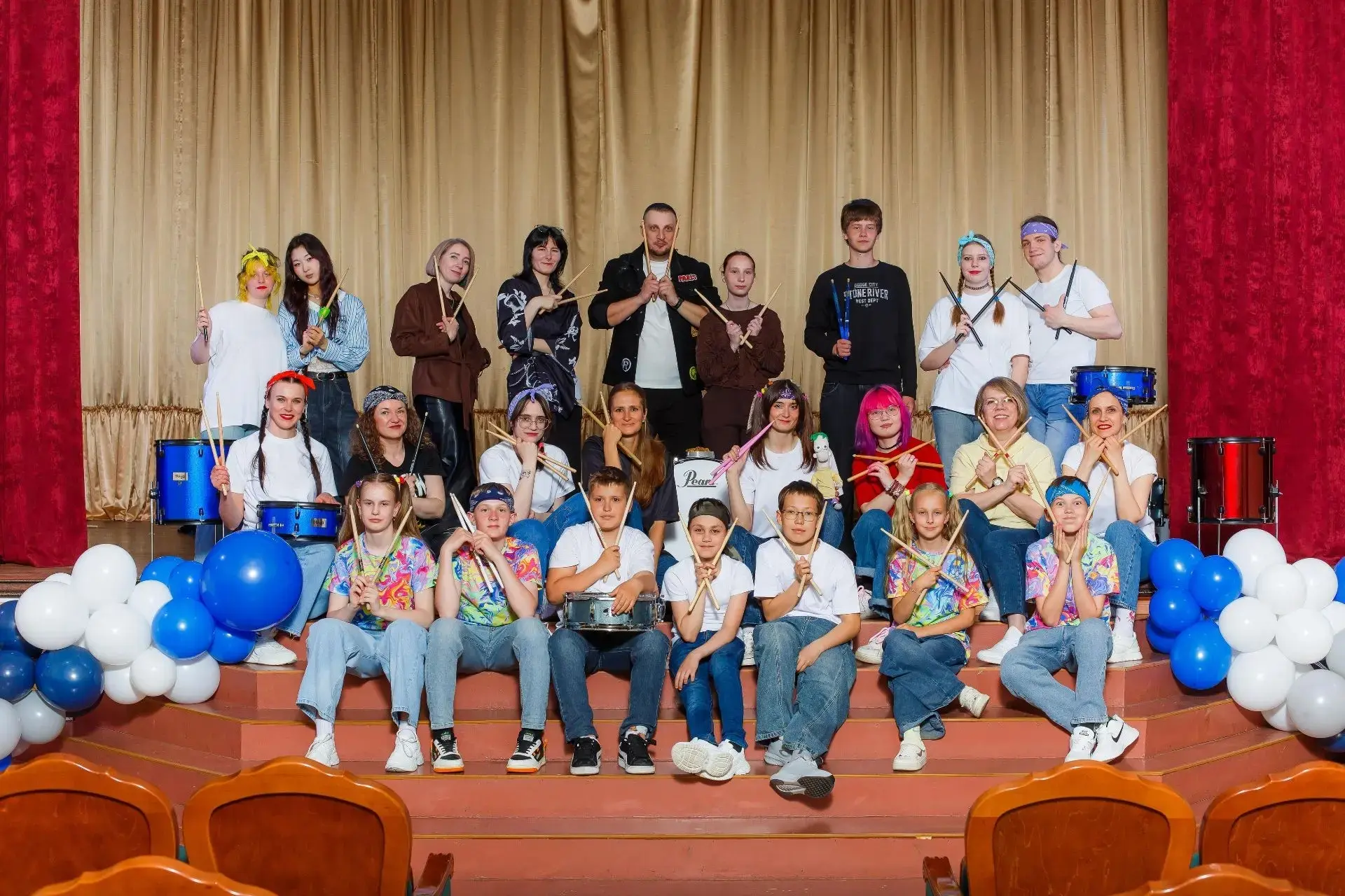 В Холмске прогремело яркое барабанное шоу: студия «DRUM LINE» представила первый отчетн...