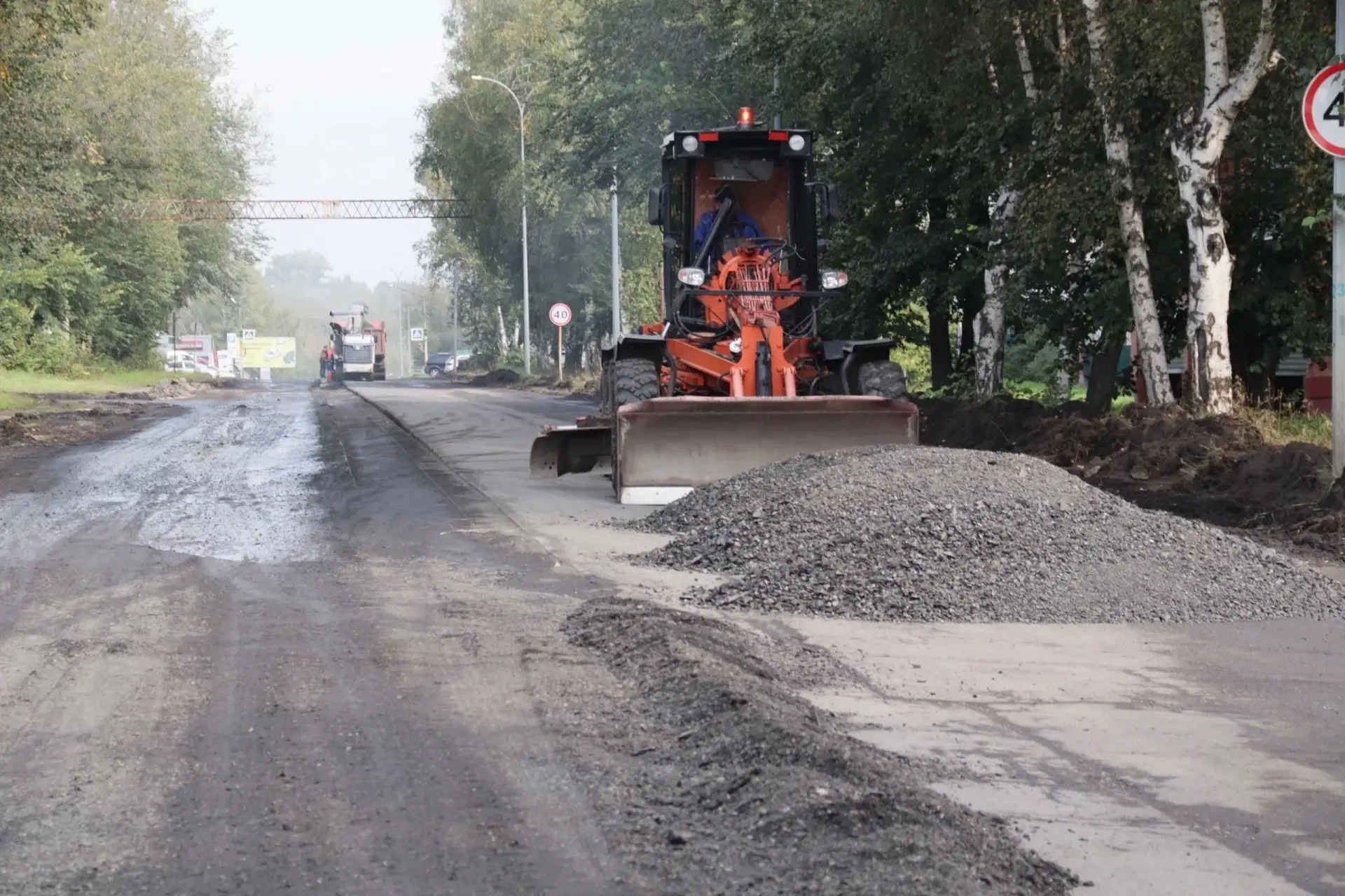 Продолжается ремонт дороги на улице Максима Горького.