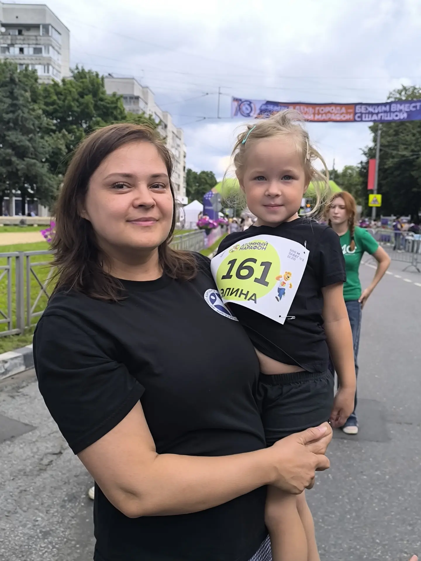🔥 Элина и Кира Бец — две воспитанницы сада — и их сестра Мирослава (бывшая воспитанница) вновь дока
