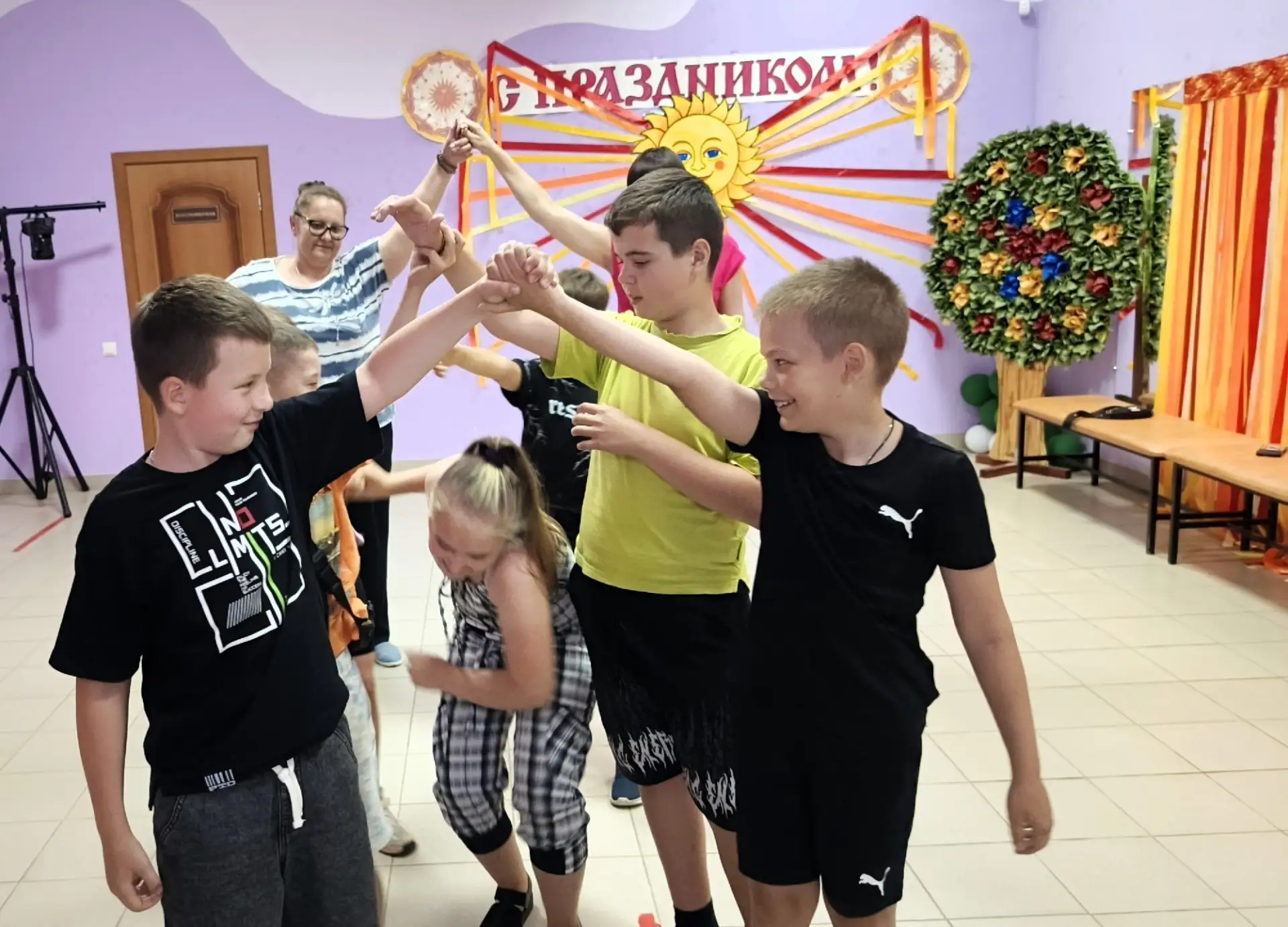 Лето в самом разгаре, а значит, наши сотрудники культурно-досуговых учреждений — работа...