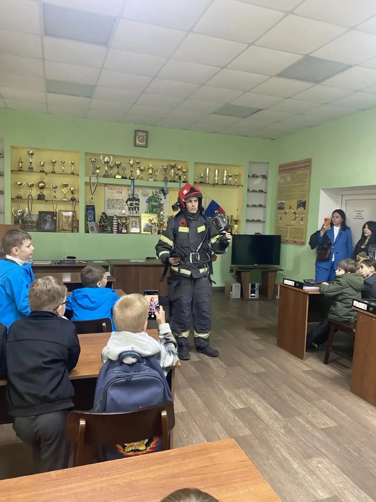 🔥 Незабываемая экскурсия в пожарную часть! 🚒  📆Сегодня ученики 1 «Г» класса побывали в гостях у наст