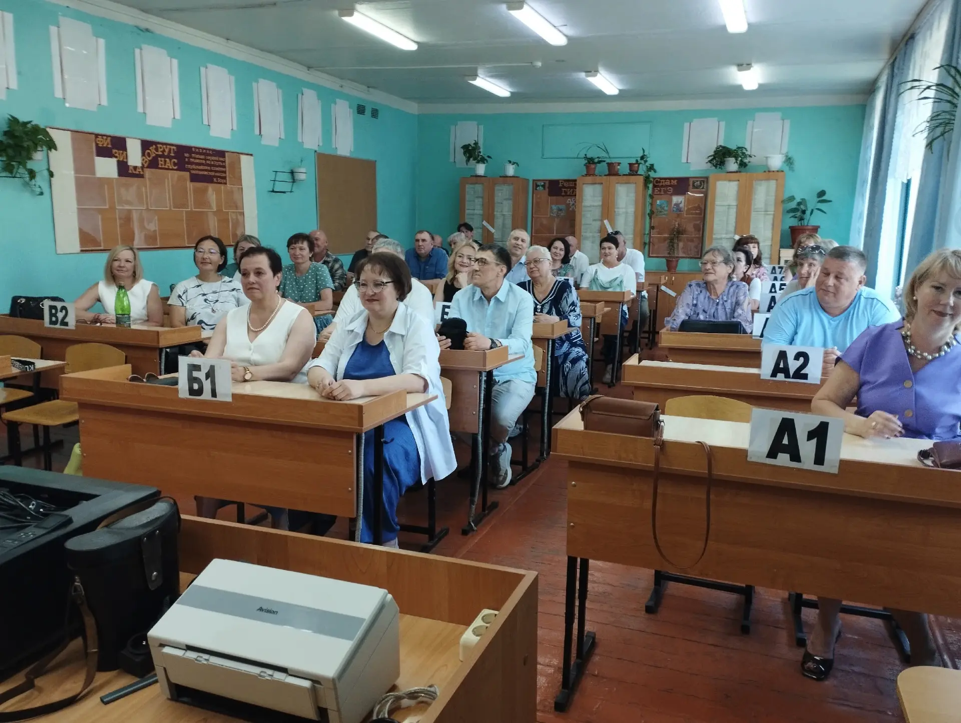 Встреча выпускников — 35 лет спустя! 
Сегодня мы снова собрались в стенах родной школы, выпуск 1991 