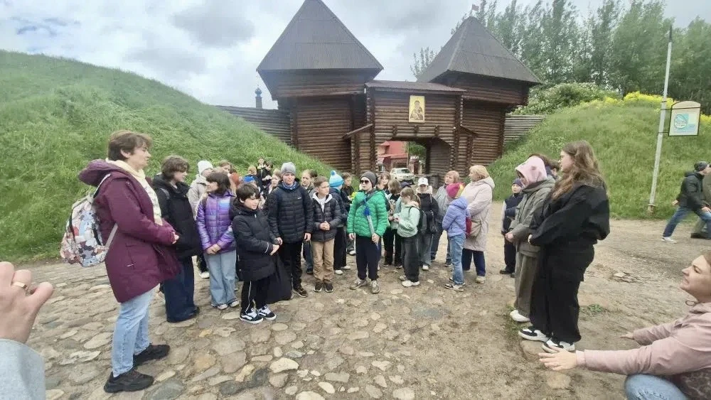 🔹 История, музыка и дружба: день в Дмитрове

🚆 Перед летними каникулами ученики 5Б и 5В классов ко