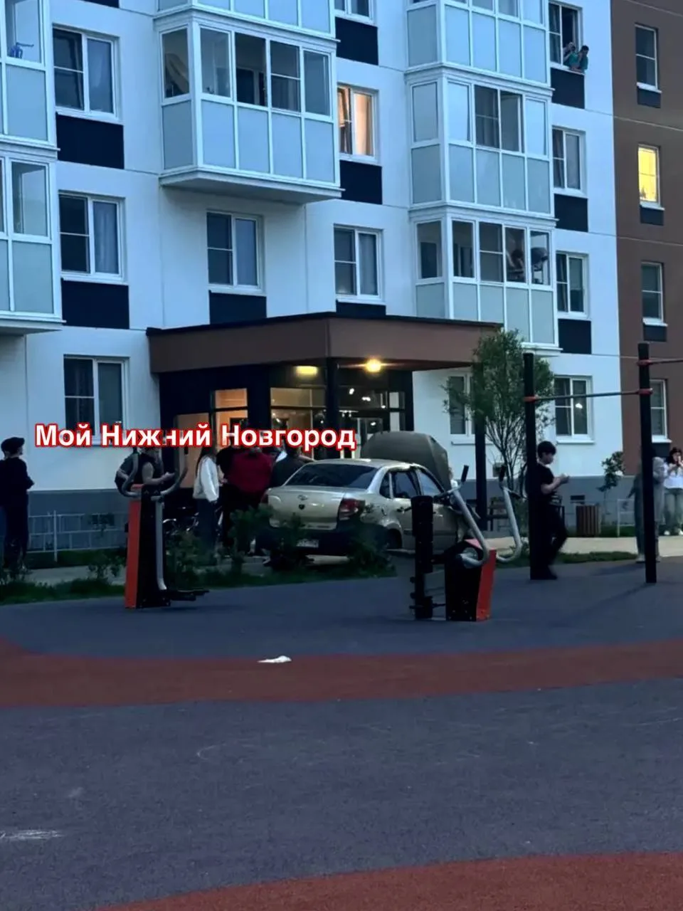 🚨 Трагедия в Нижнем Новгороде: водитель умер за рулем в ЖК «Торпедо»  У мужчины случился инсульт во 