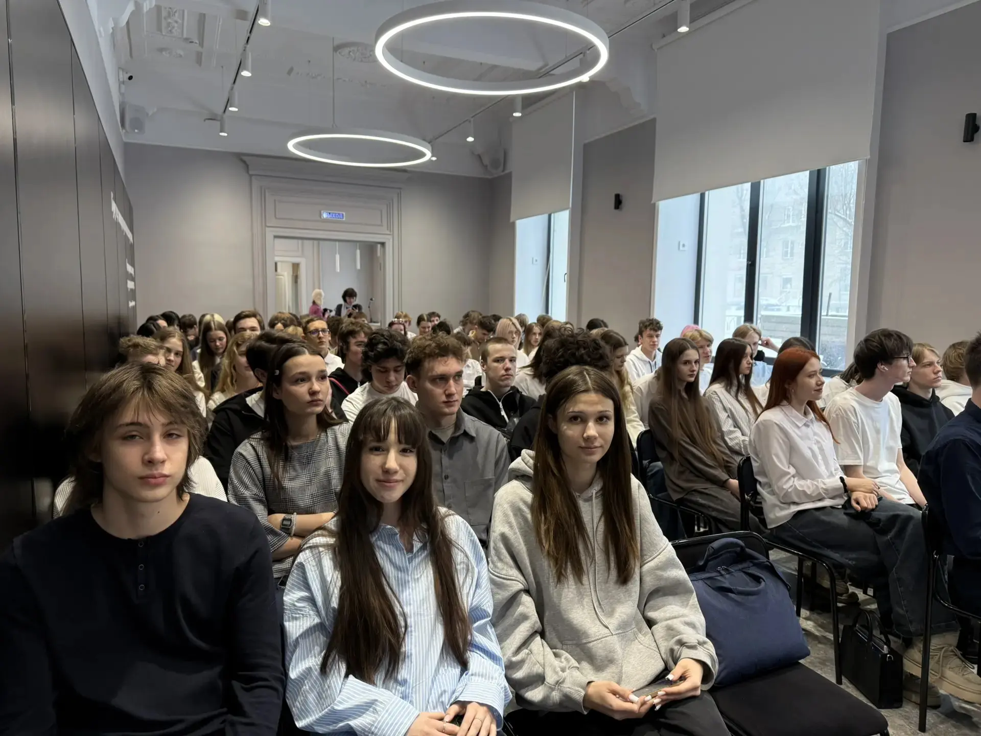 Сегодня обучающиеся 9 в класса посетили встречу с ветеранами и участниками боевых действий в Чечне, 